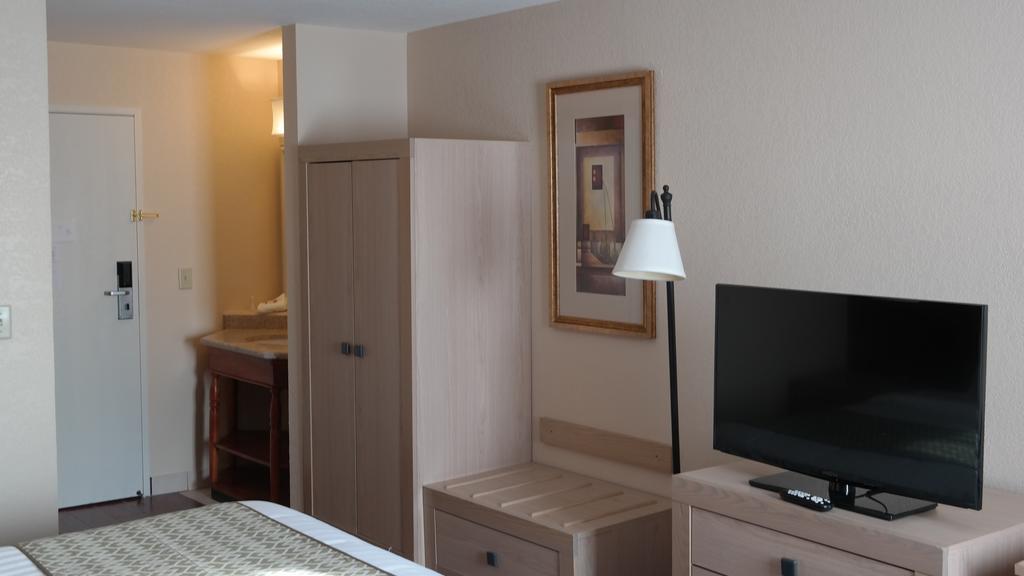 Baymont By Wyndham Stevens Point Hotel Ngoại thất bức ảnh