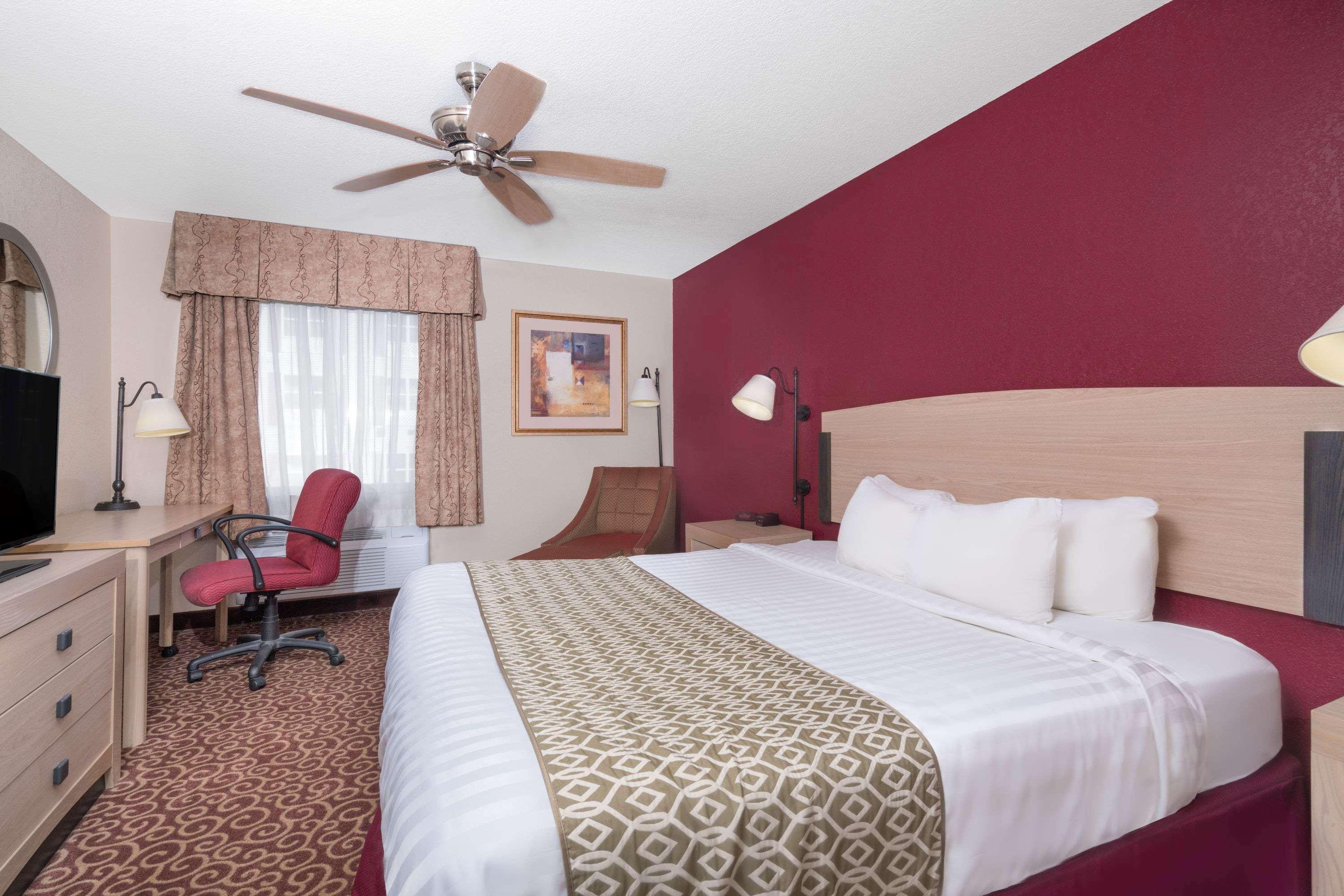 Baymont By Wyndham Stevens Point Hotel Ngoại thất bức ảnh