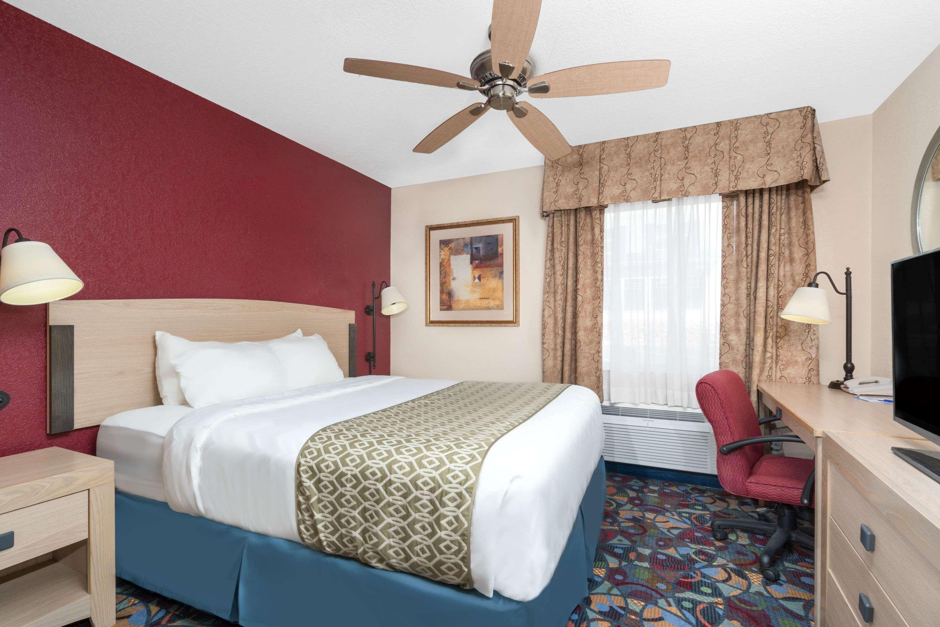 Baymont By Wyndham Stevens Point Hotel Ngoại thất bức ảnh