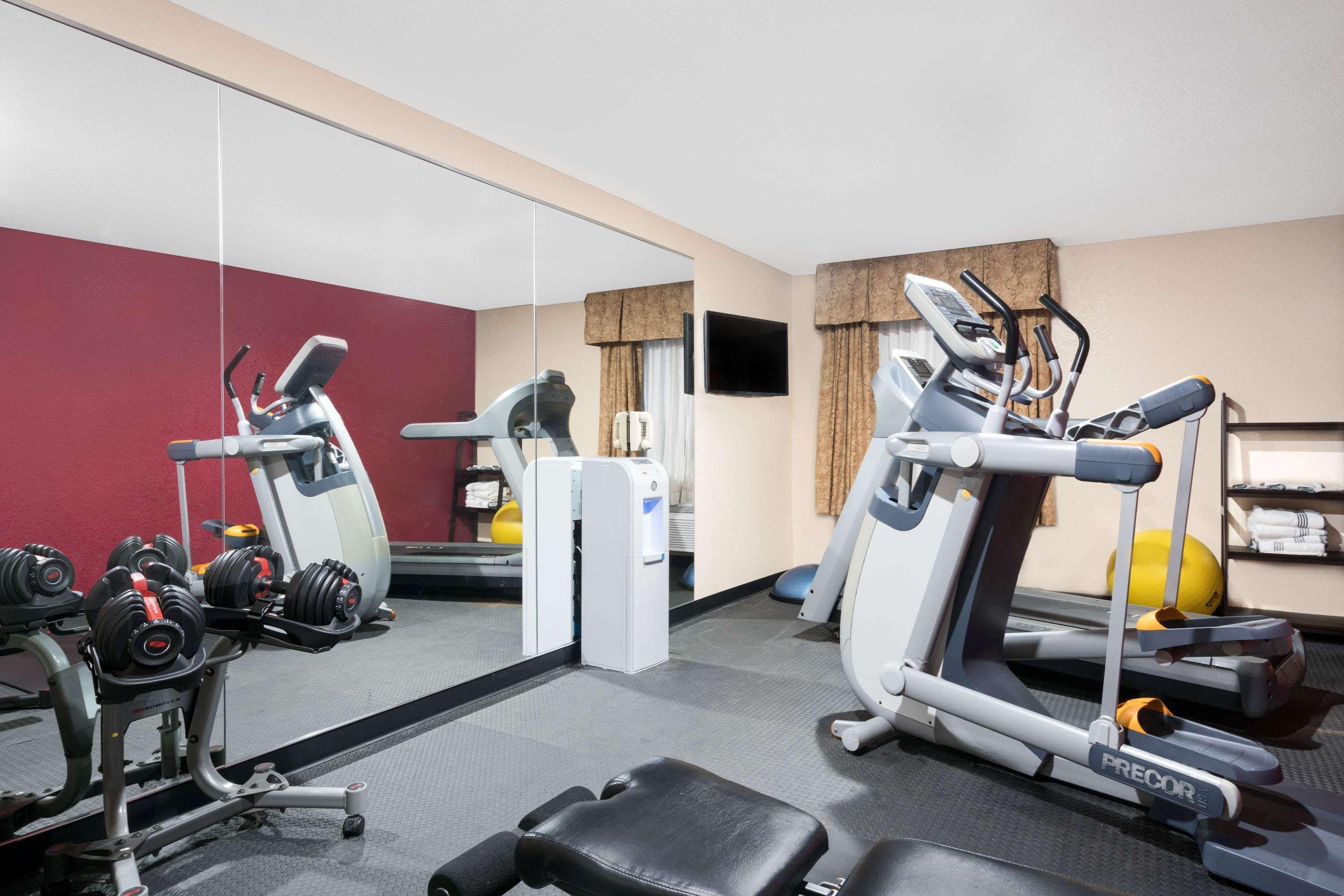 Baymont By Wyndham Stevens Point Hotel Ngoại thất bức ảnh